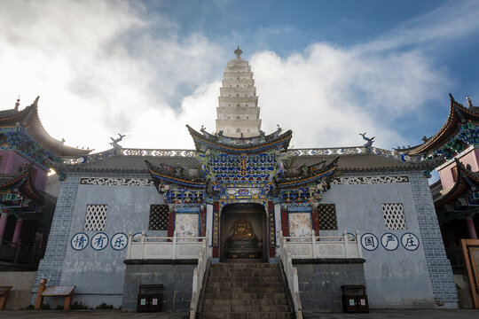 大理鸡足山金顶寺