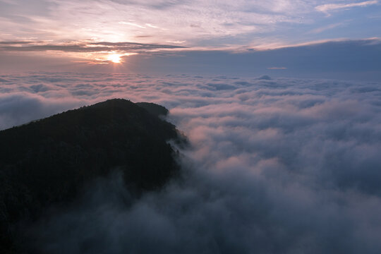 鸡足山日出