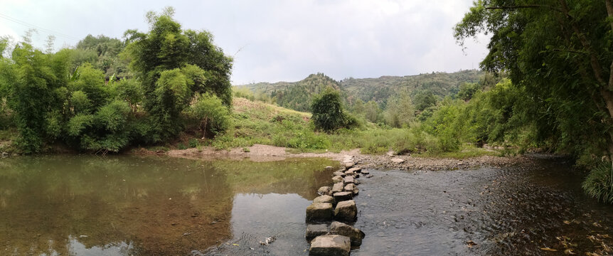 小河全景