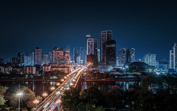 广西柳州风情港半岛夜景车流