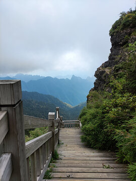 山间栈道