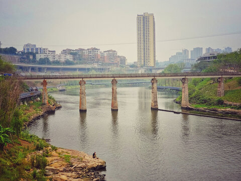 城市河畔