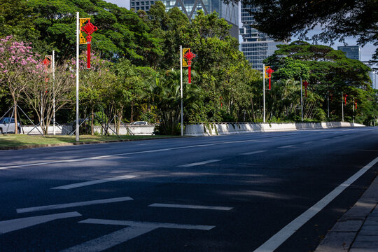 非高楼林立的普通深圳城市道路