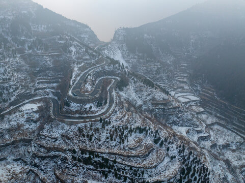 济南金刚纂盘山公路雪景