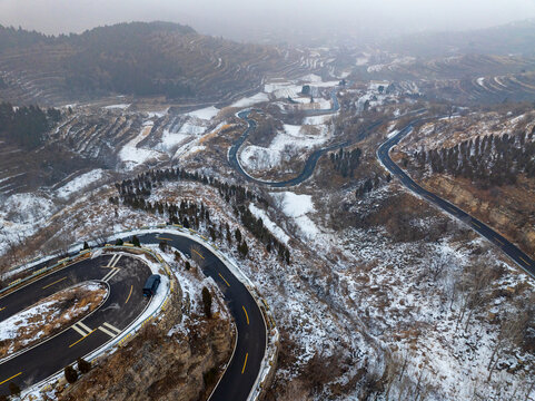 济南金刚纂盘山公路雪景