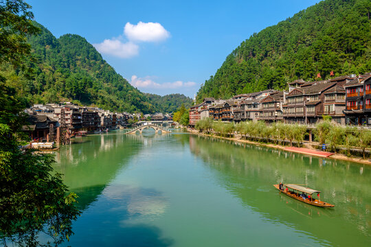 凤凰古城沱江山水风光