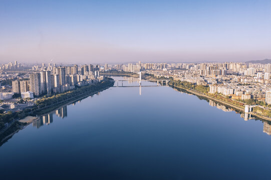 航拍柳州城市风光柳江与壶西大桥