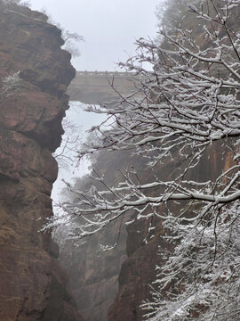 红石峡天桥雪景