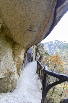 蒙山悬空栈道