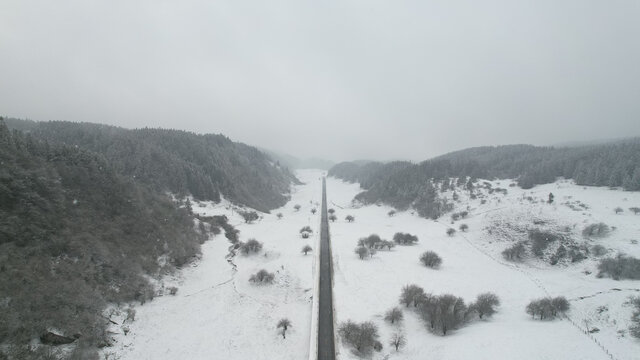 雪景中的最美公路