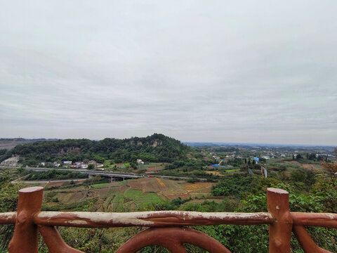 乡野远眺