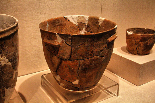 山东博物馆新石器陶罐