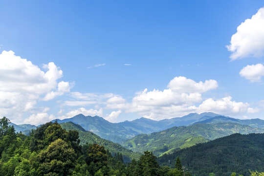 蓝天白云青山