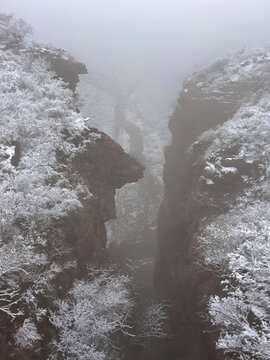 云台山雪景云雾