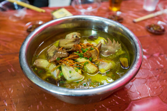 金秀瑶族美食香菇鸡汤