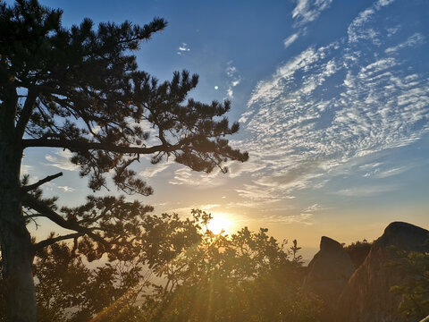 千山日出