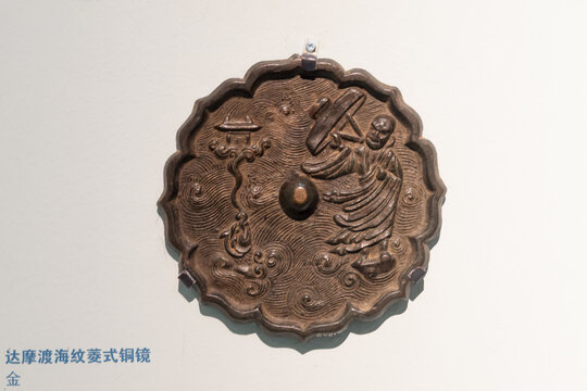 达摩渡海纹菱式铜镜
