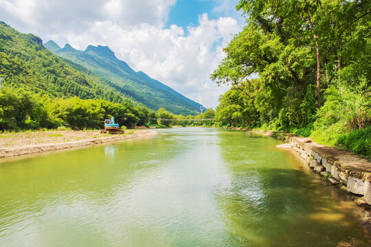 广东的山脉和湖泊和公园美景