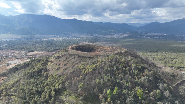 保山市腾冲火山公园火山口