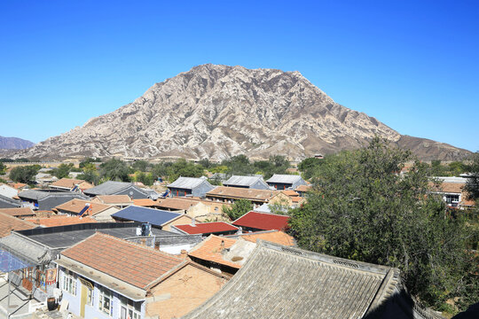 远眺鸡鸣山