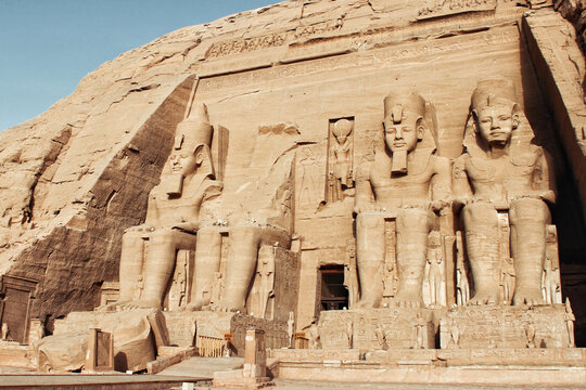 埃及阿布辛贝神庙雕塑
