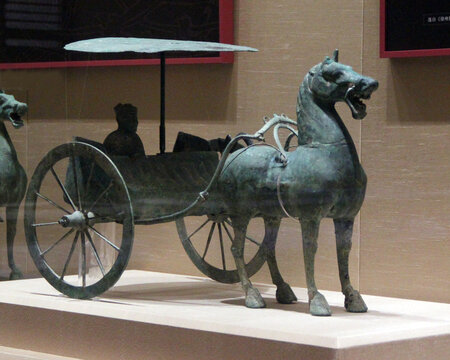 东汉铜轺车骑士俑