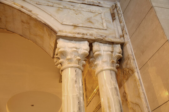 酒店通道走廊圆柱罗马柱装饰