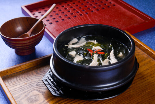 韩式鸡肉海带汤