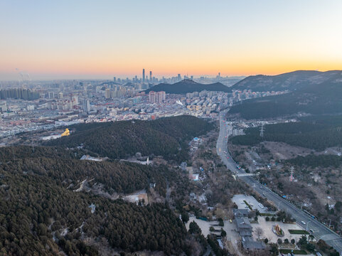 千佛山上航拍济南都市风光