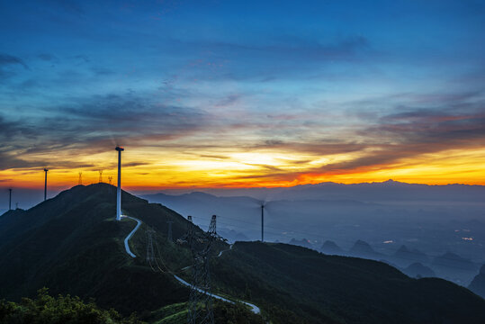 广西钟山东岭日出风光大图