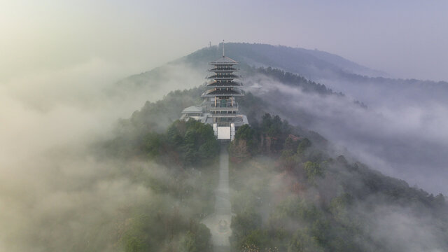 杭州临平东来阁晨雾风光