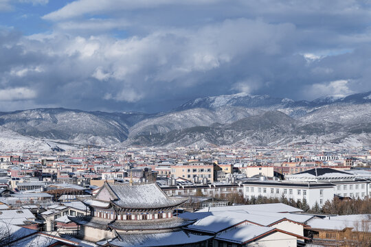 云南香格里拉独克宗古城雪过天晴