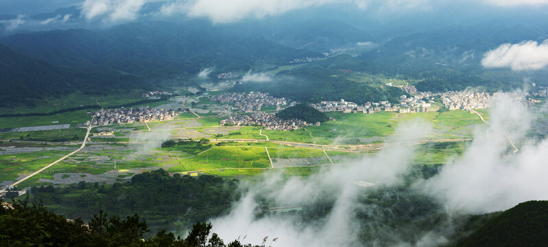 广西钟山红花镇云雾全景大图