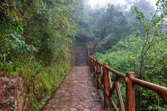 北帝山旅游景区彩石步道