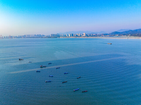 杭州浦沿渔船码头与城市风光