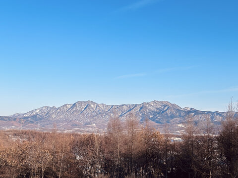 远方雪山