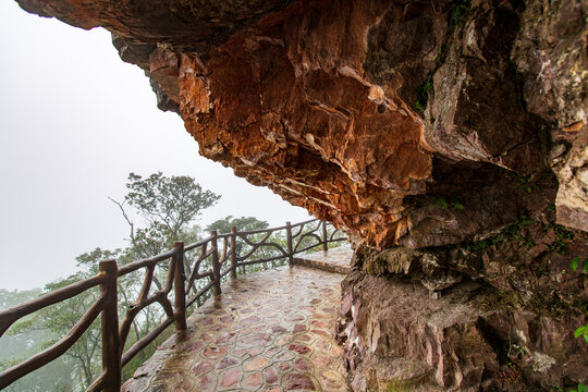 北帝山旅游风景区岩壁