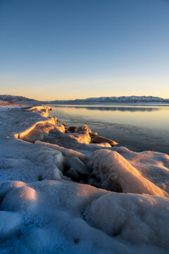 新疆赛里木湖的冬天