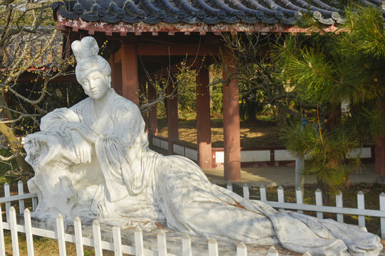 梅花仙子雕像
