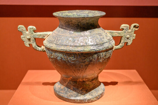 春秋青铜器皿