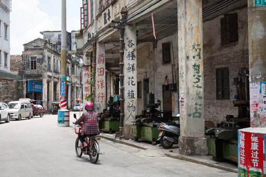 老式骑楼建筑外观