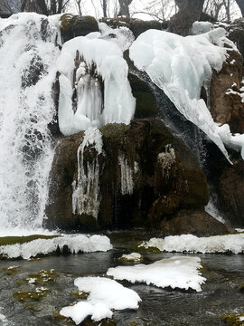 九寨沟瀑布挂冰