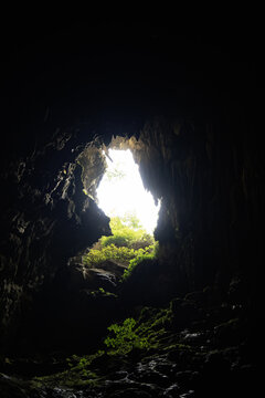 岩溶地貌山洞内部广西桂林朝天岩