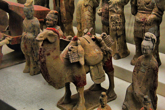 扎赉诺尔博物馆陶骆驼陶俑