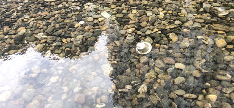 水底的鹅卵石