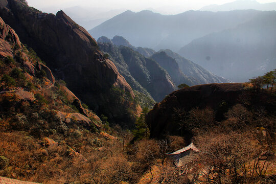 高山峡谷黄山远眺