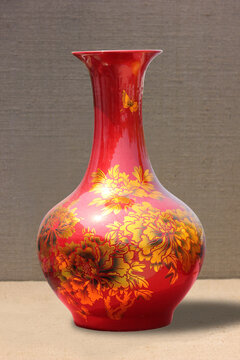 红色牡丹花瓶