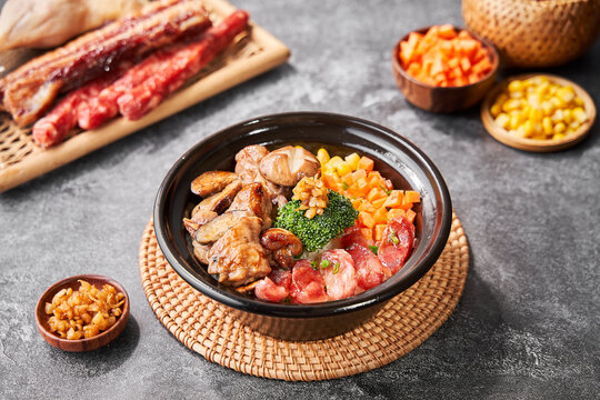香菇鸡翅煲仔饭