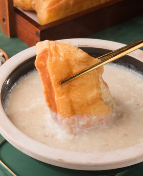 油酥汤配小油条