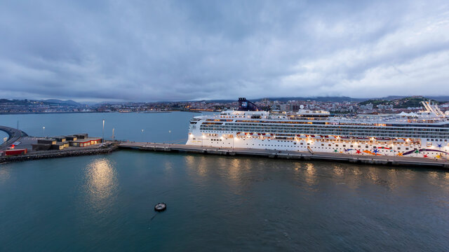 西班牙毕尔巴鄂海港风景